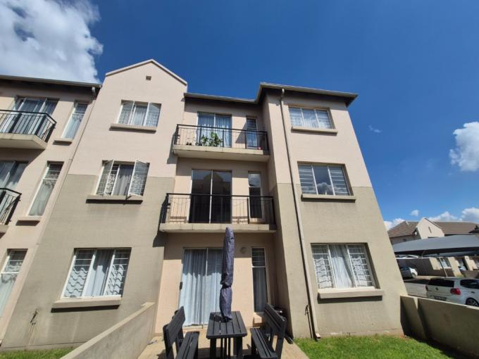 2 Bedroom Simplex for Sale For Sale in Klippoortjie AH - MR709363