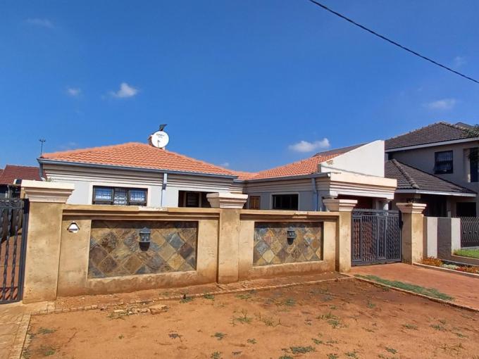 3 Bedroom House for Sale For Sale in Vosloorus - MR709404