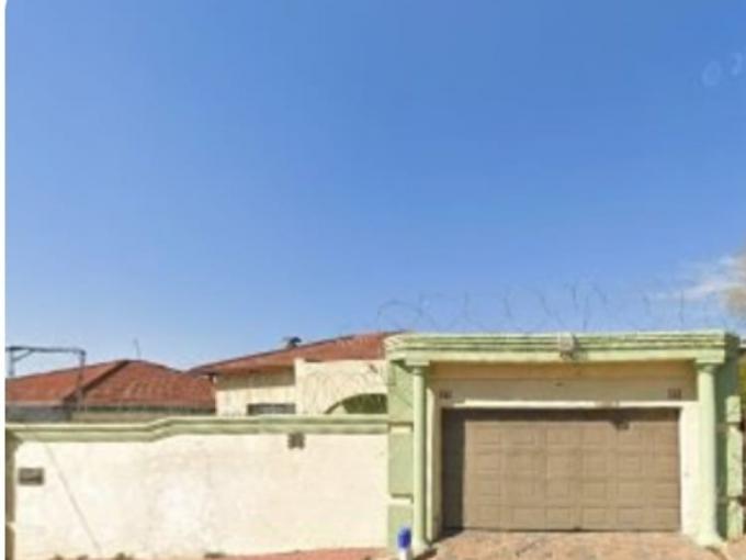4 Bedroom House for Sale For Sale in South Hills - MR709424