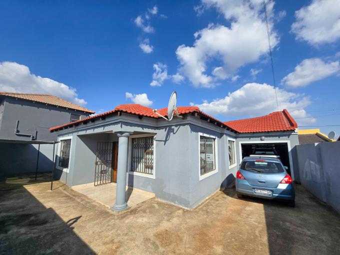 3 Bedroom House for Sale For Sale in Lenasia South - MR709442