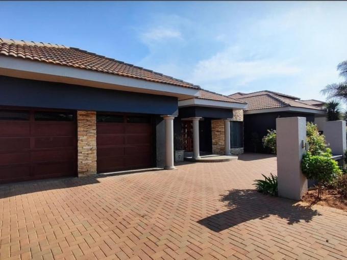 5 Bedroom House for Sale For Sale in Helderwyk Estate - MR709450