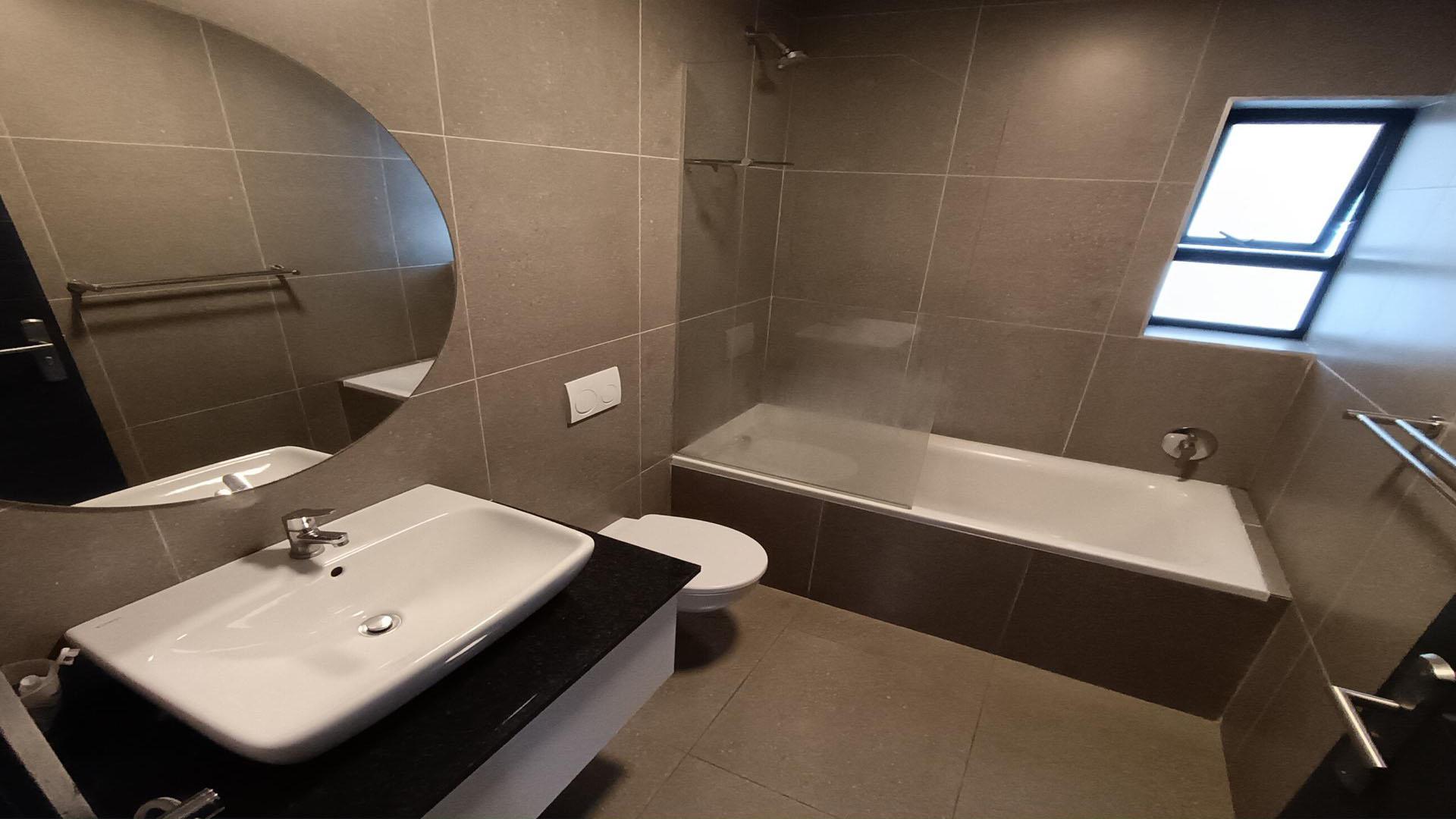 Bathroom 1 of property in Fairview - PE