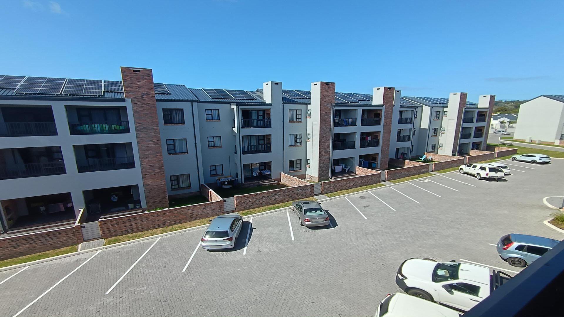 Carport  of property in Fairview - PE