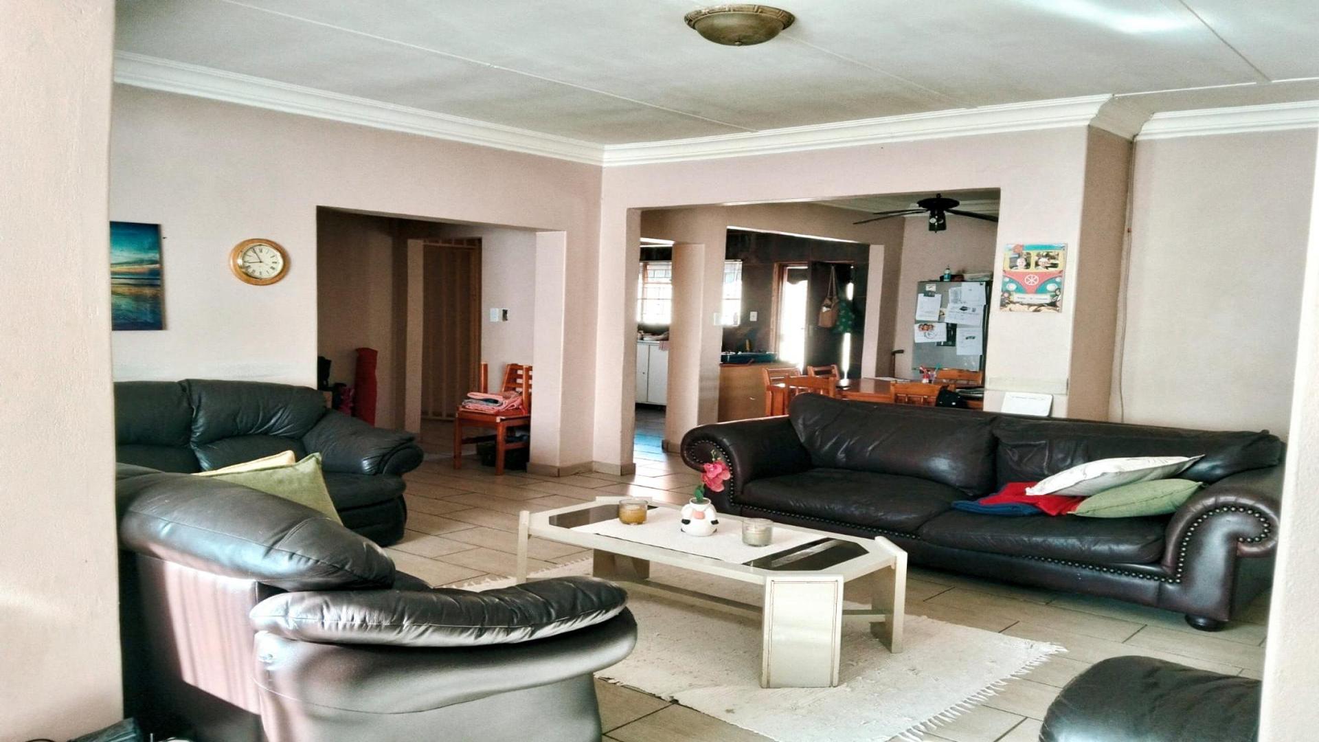 Lounges of property in Nigel