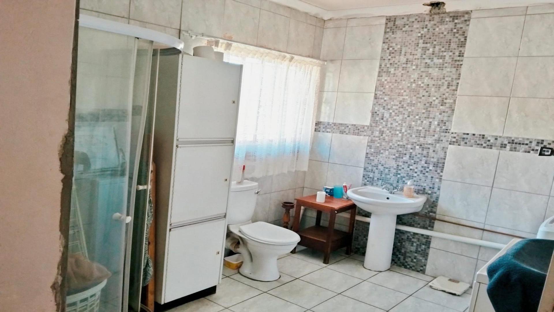 Bathroom 2 of property in Nigel