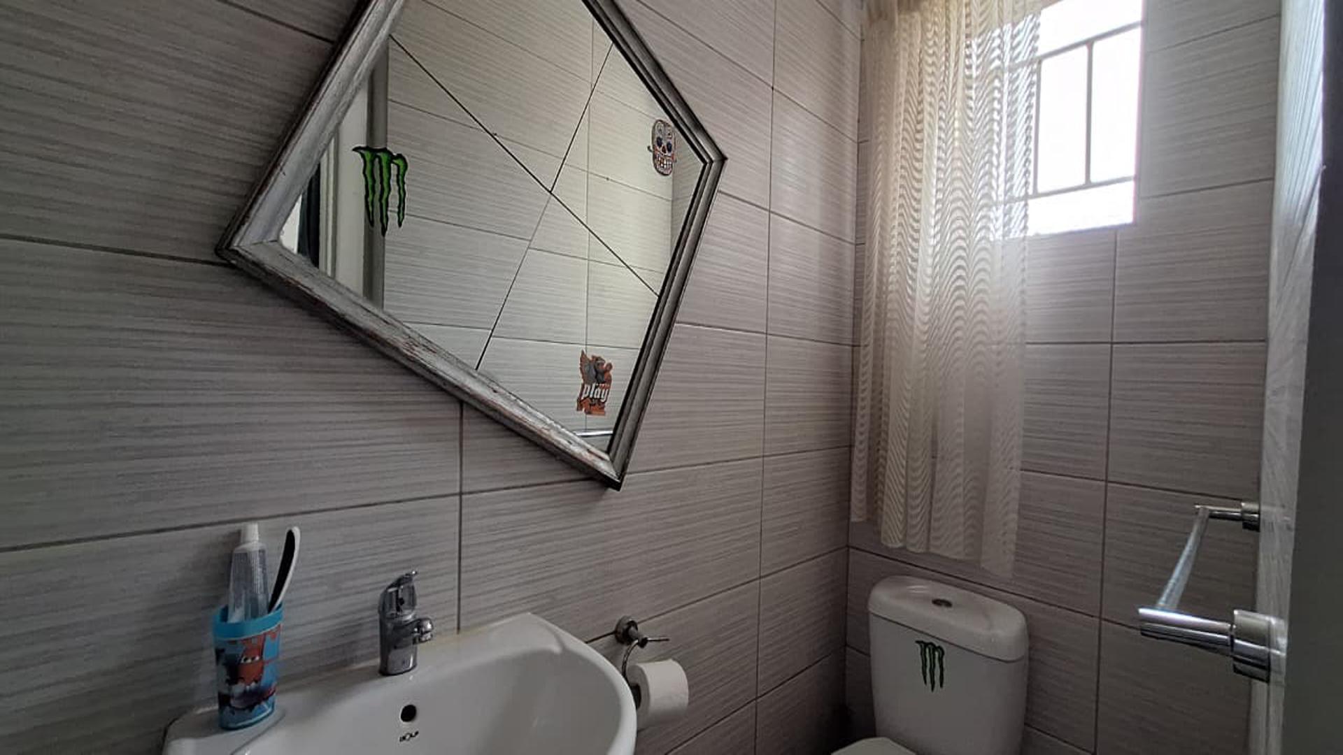 Bathroom 1 - 11 square meters of property in Nigel