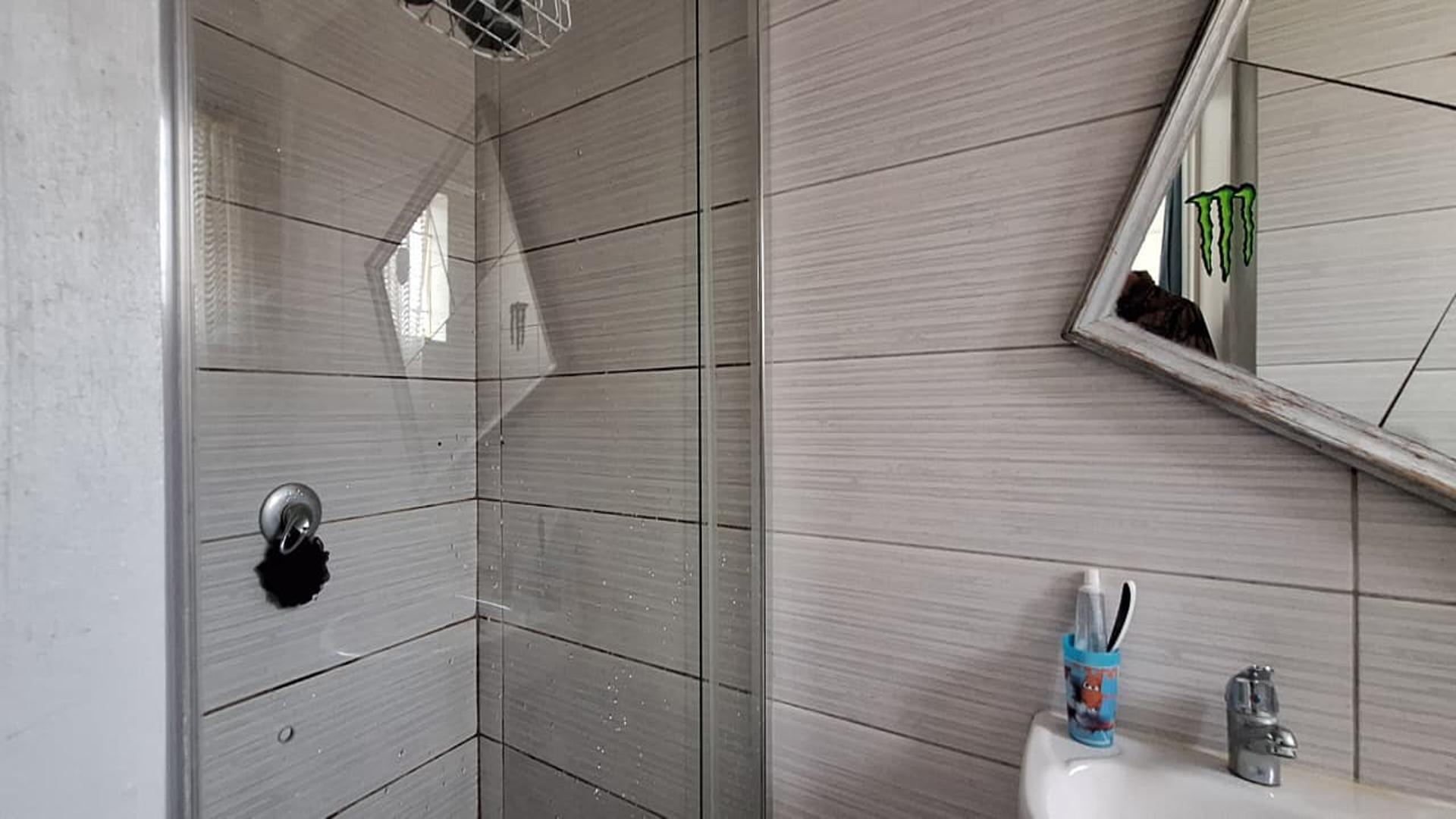 Bathroom 1 - 11 square meters of property in Nigel