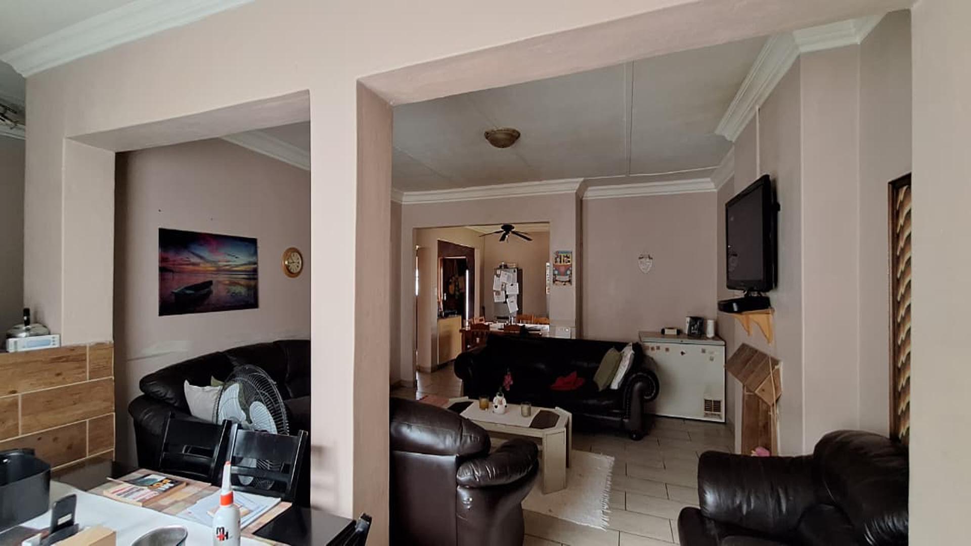 Lounges - 39 square meters of property in Nigel