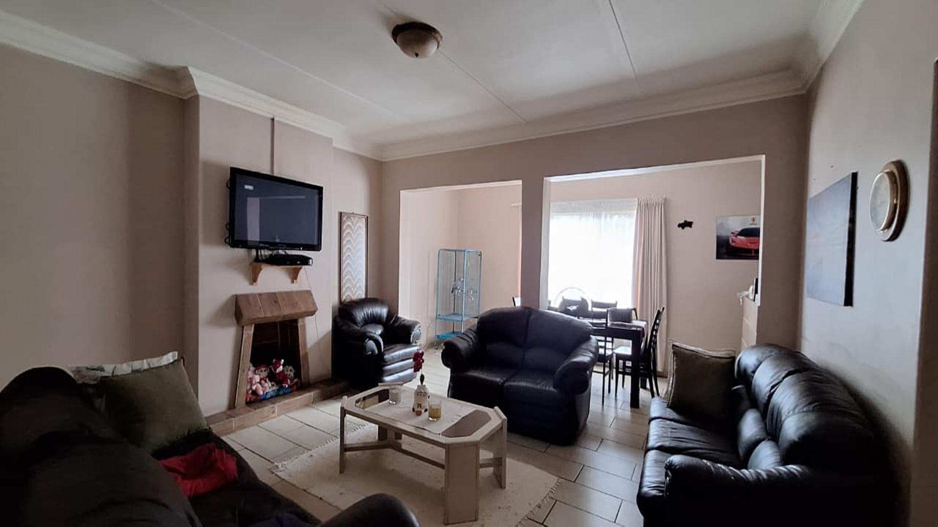 Lounges - 39 square meters of property in Nigel