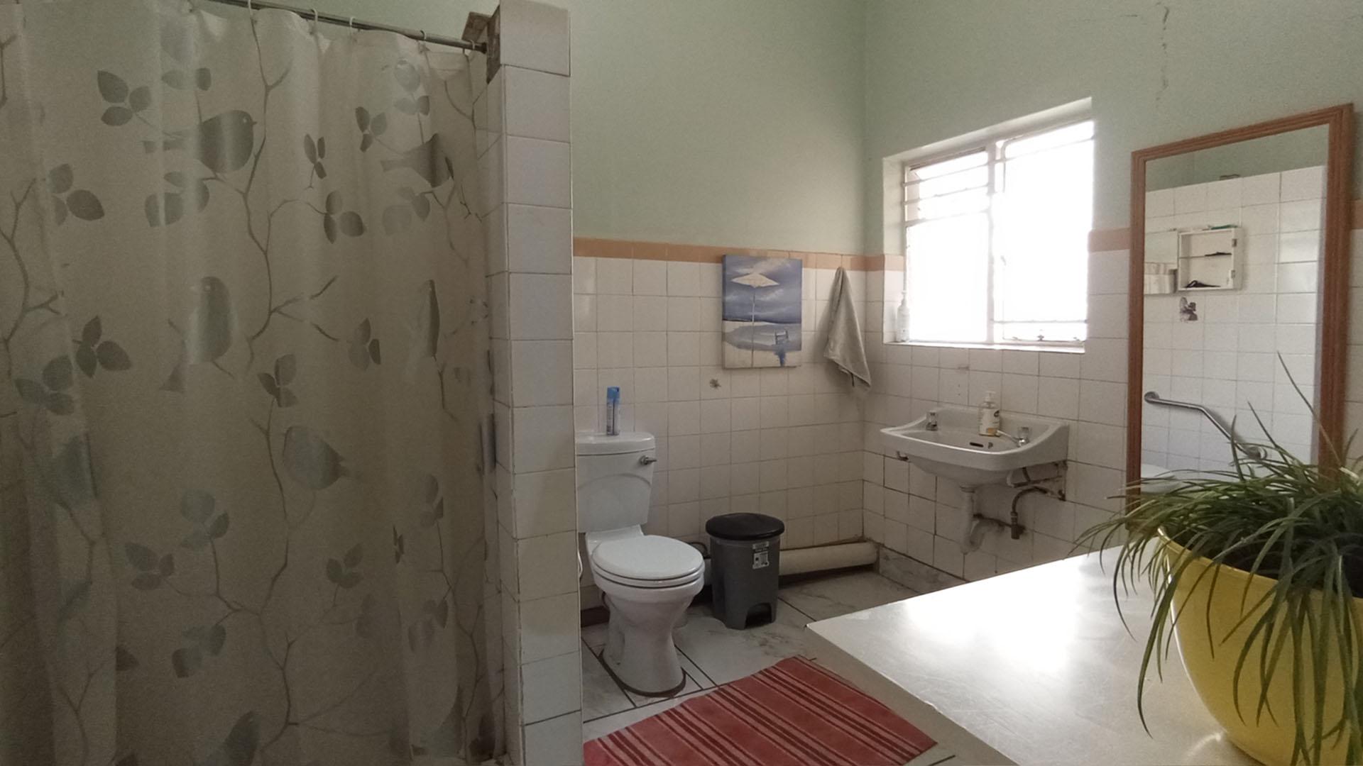 Bathroom 1 - 9 square meters of property in Sunnyside