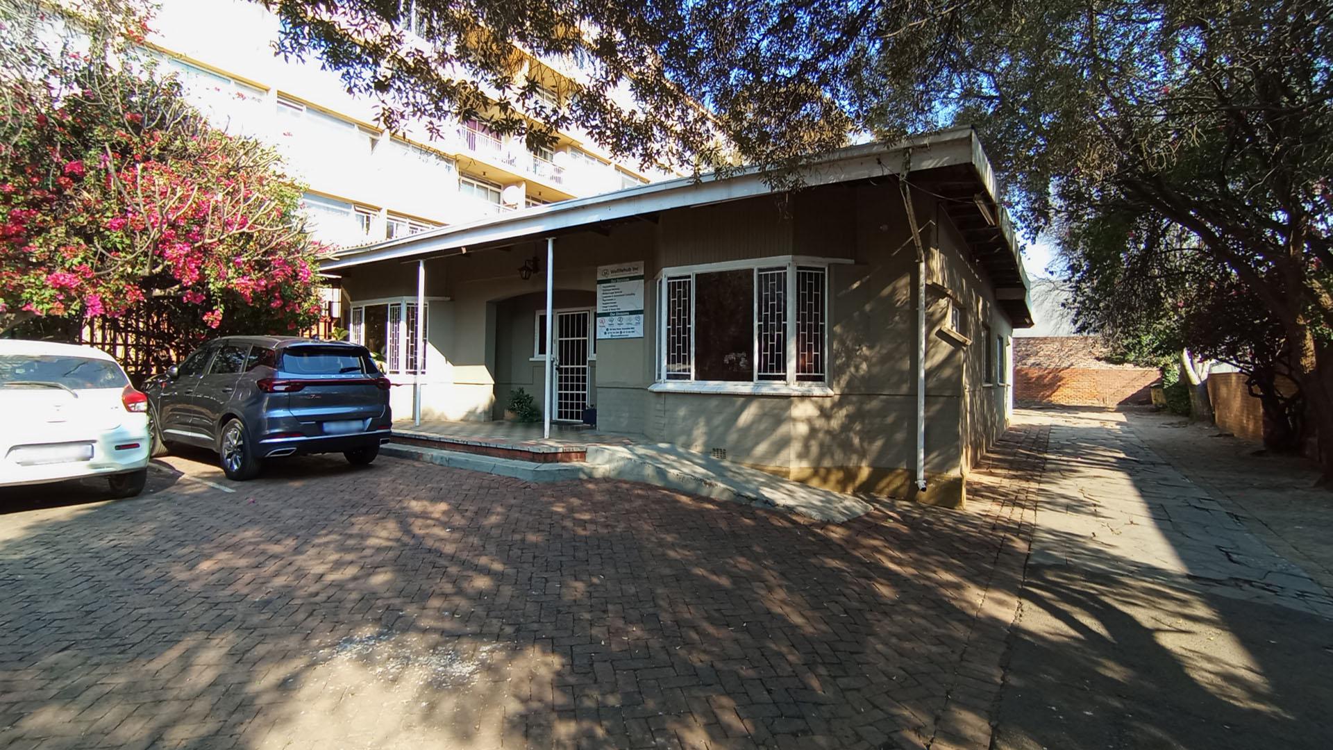 Front View of property in Sunnyside