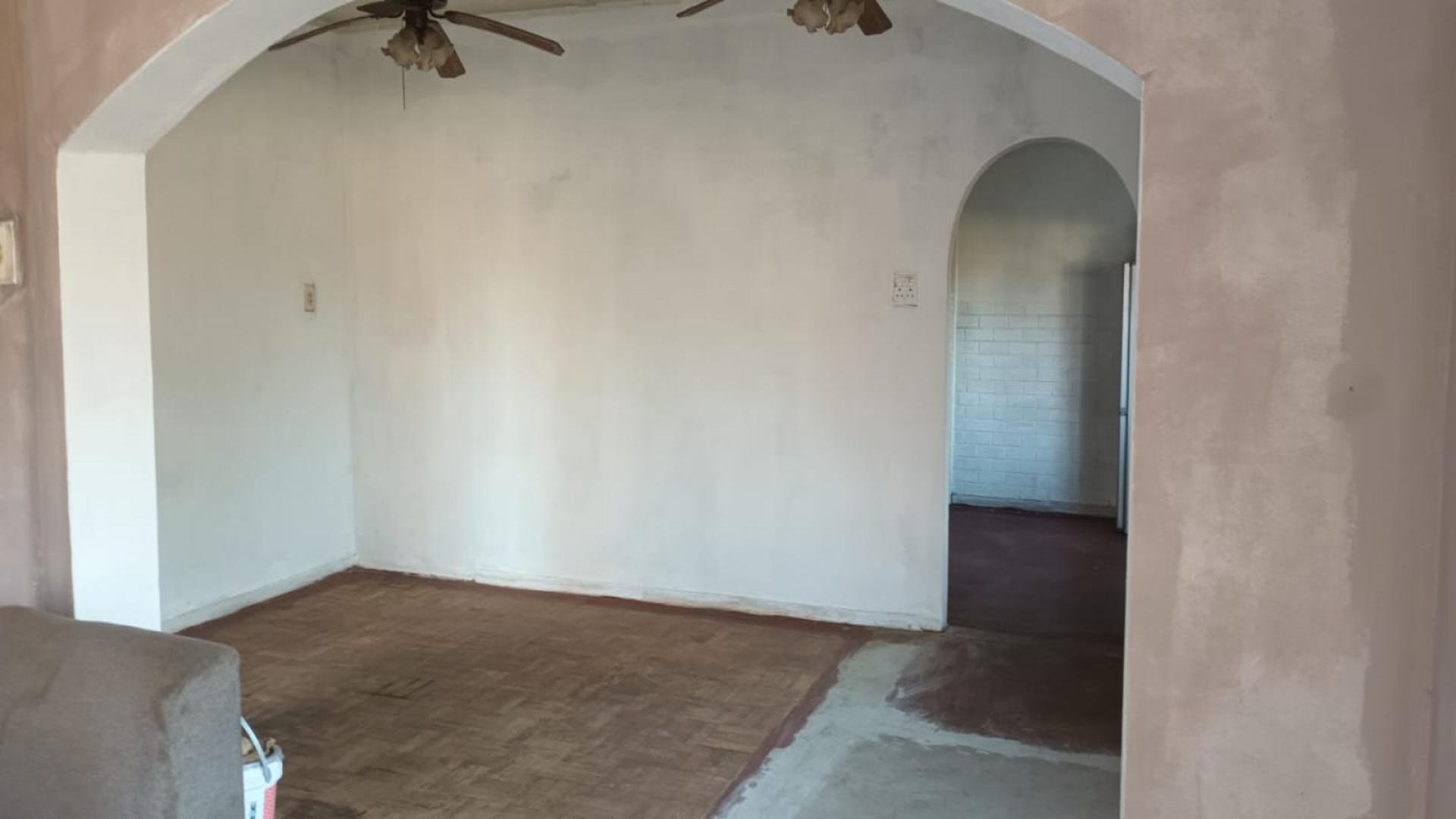 Lounges - 30 square meters of property in Danville