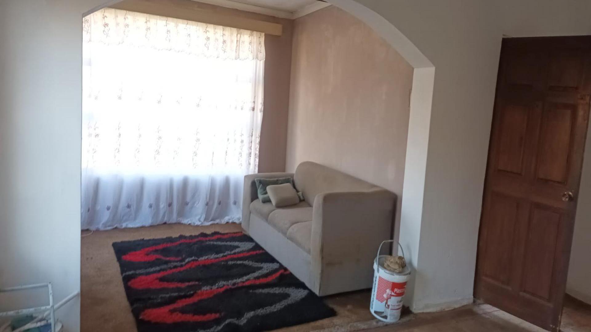 Lounges - 30 square meters of property in Danville