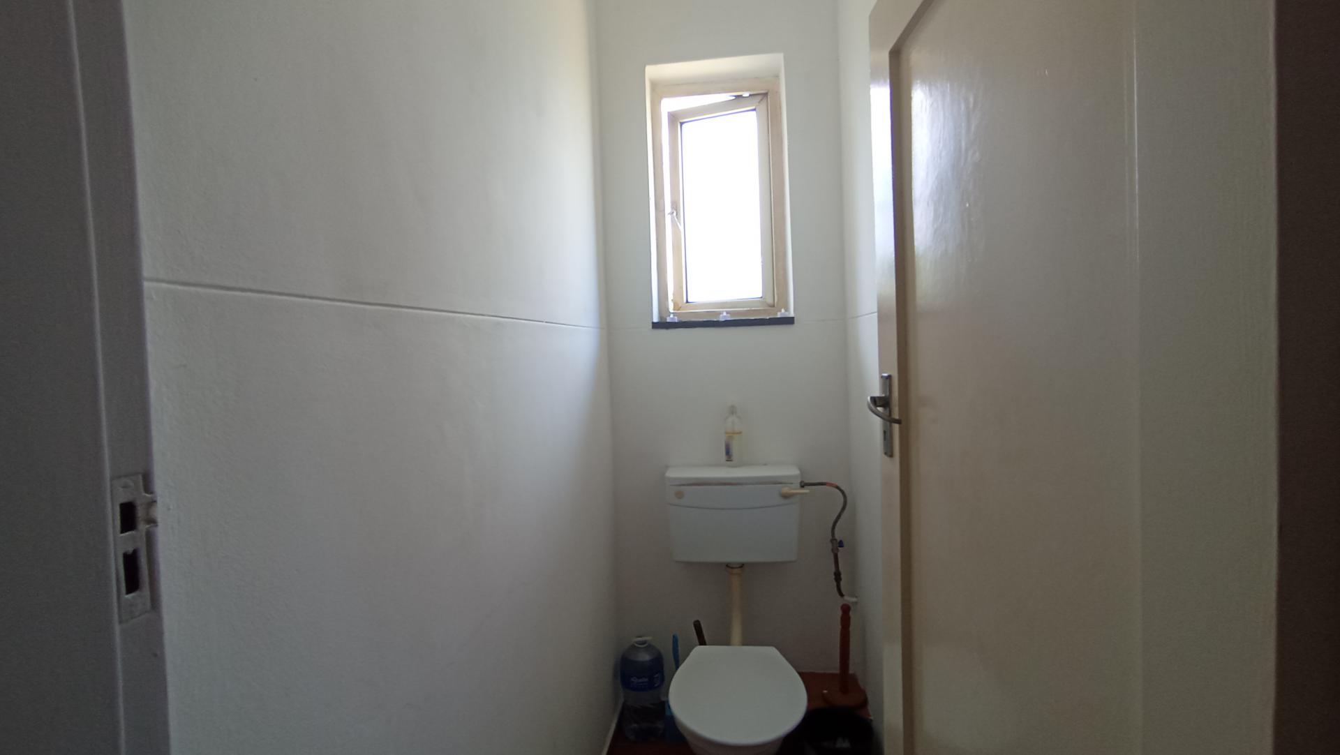 Bathroom 2 - 3 square meters of property in Ocean View - DBN