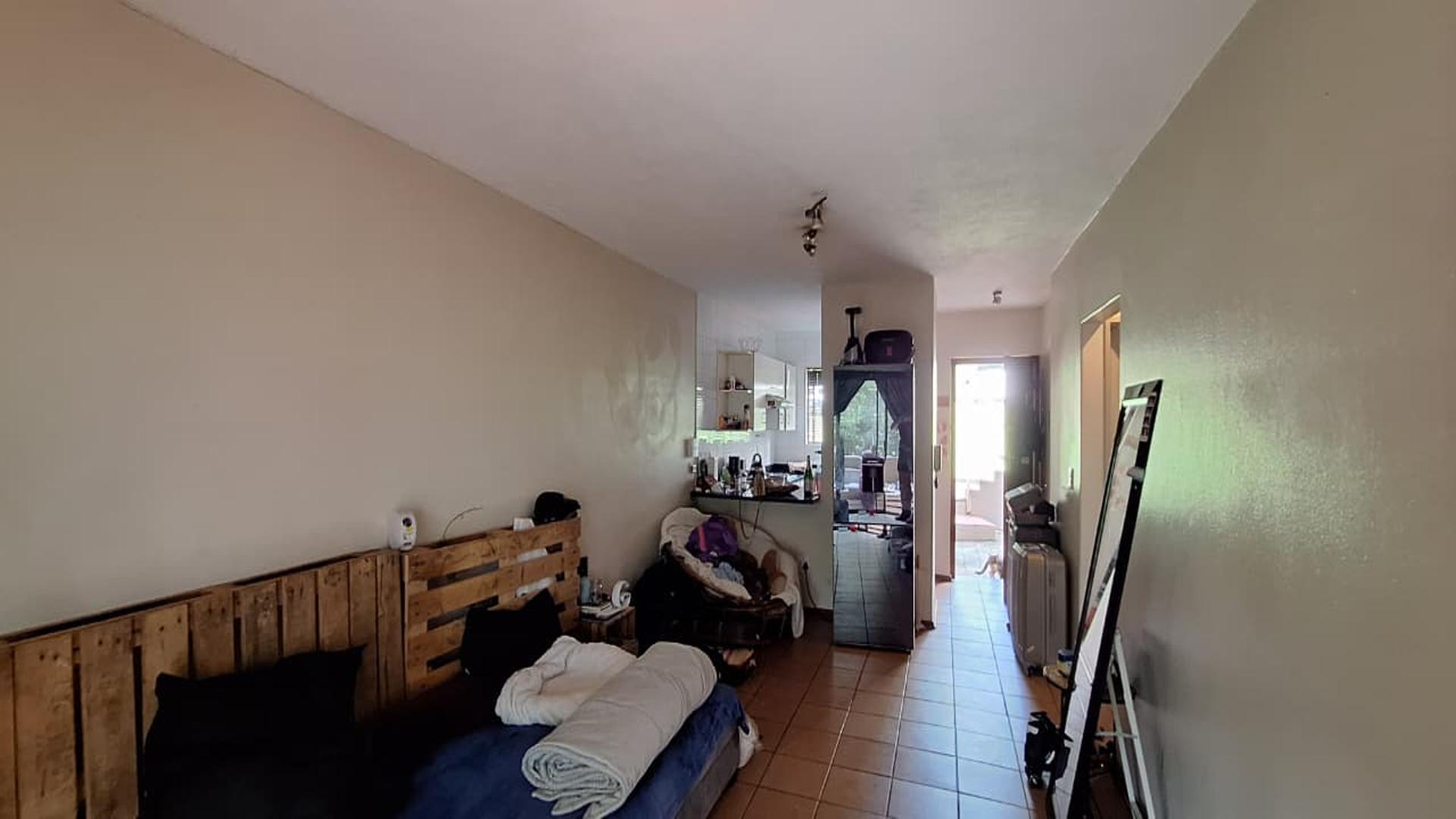 Lounges - 21 square meters of property in President Ridge