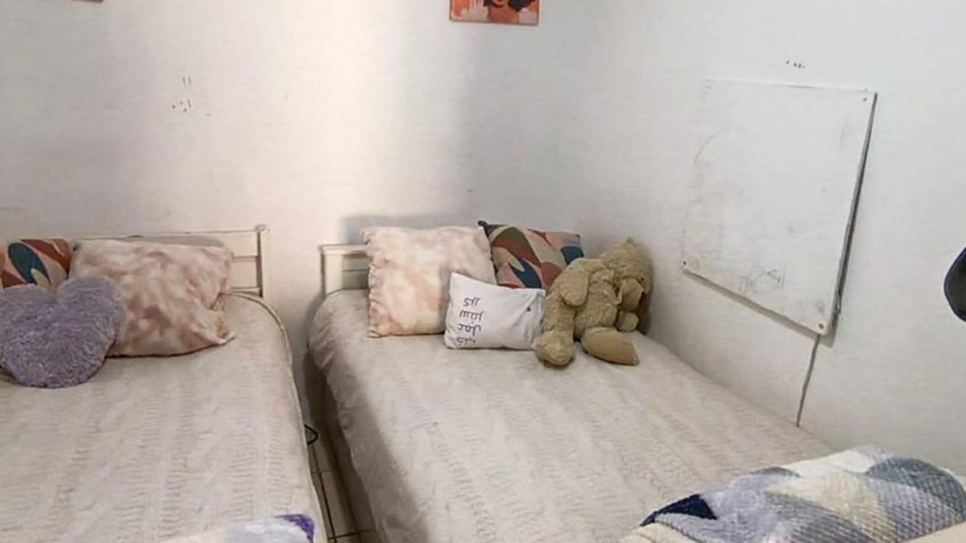 Bed Room 1 of property in Delft