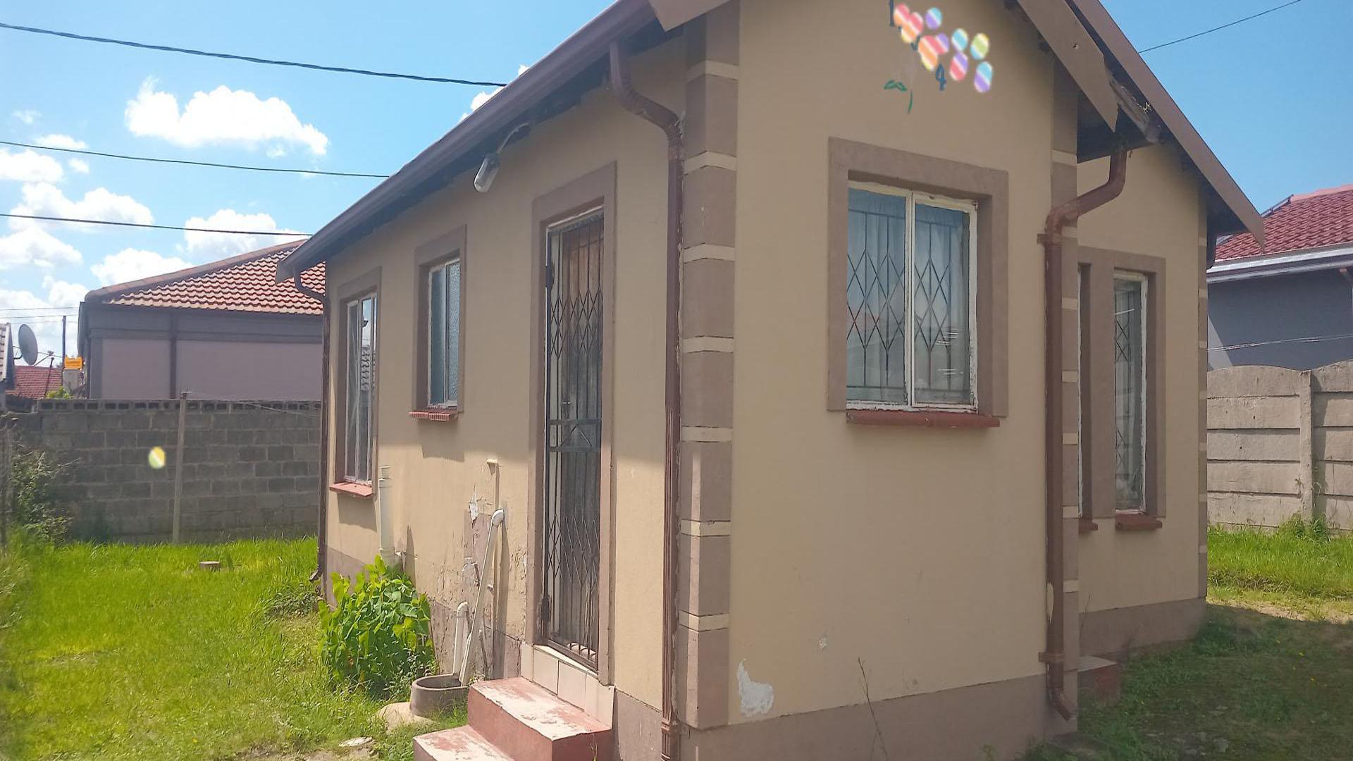 Front View of property in Madadeni