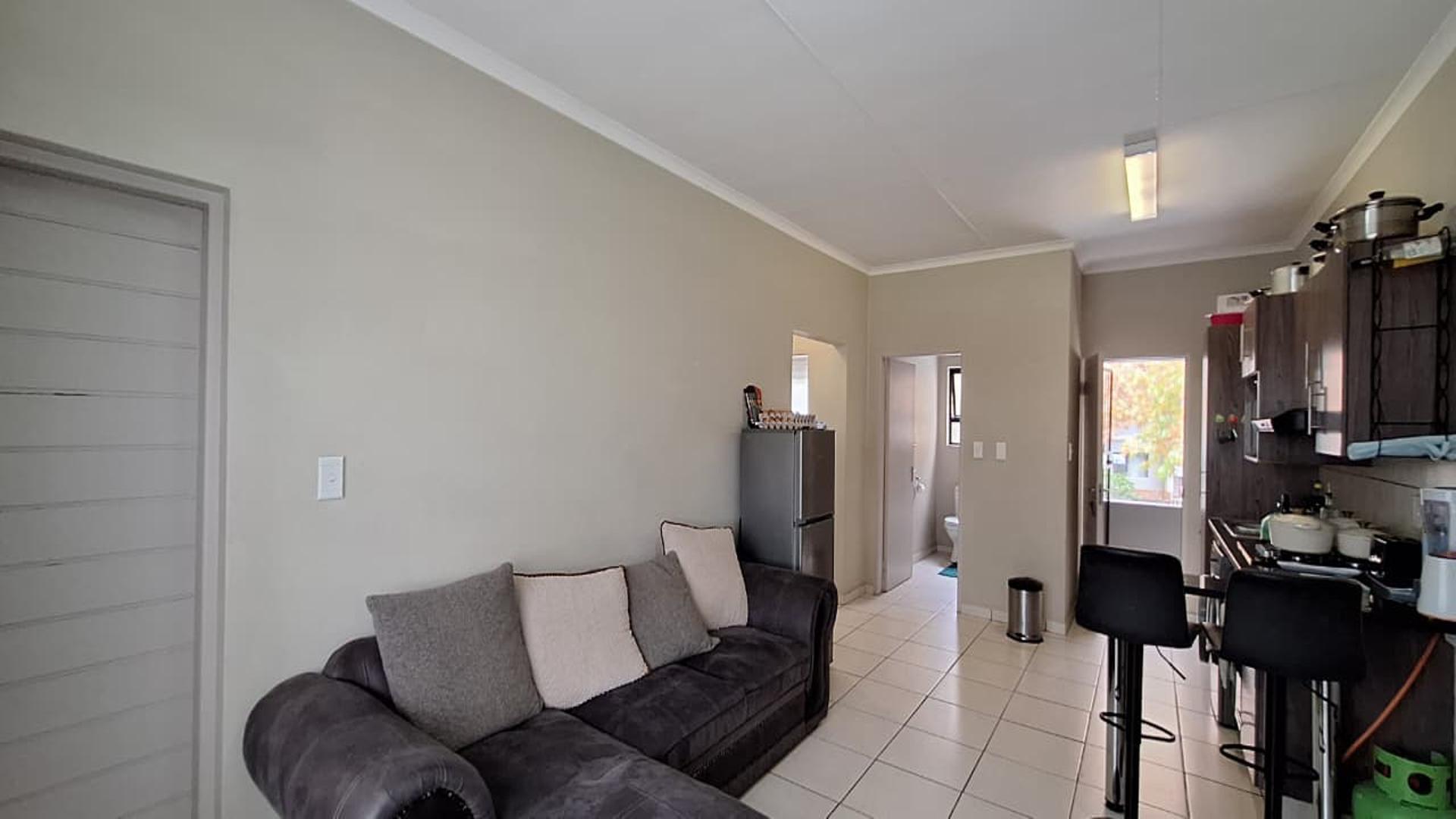 Lounges - 15 square meters of property in Rynfield AH
