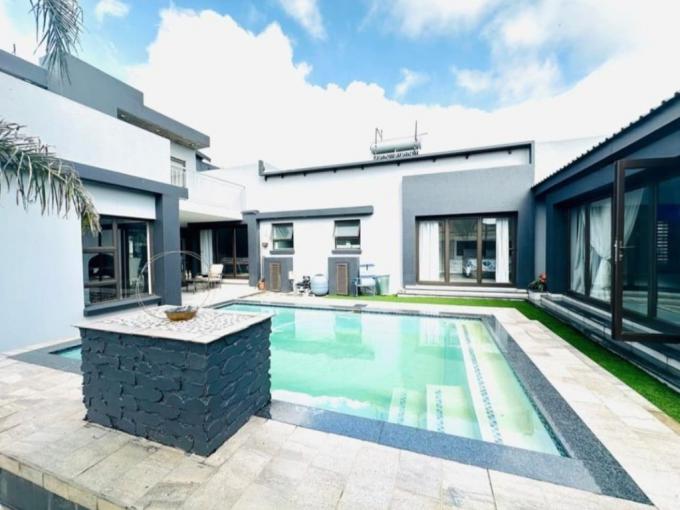 4 Bedroom House for Sale For Sale in Helderwyk Estate - MR709498