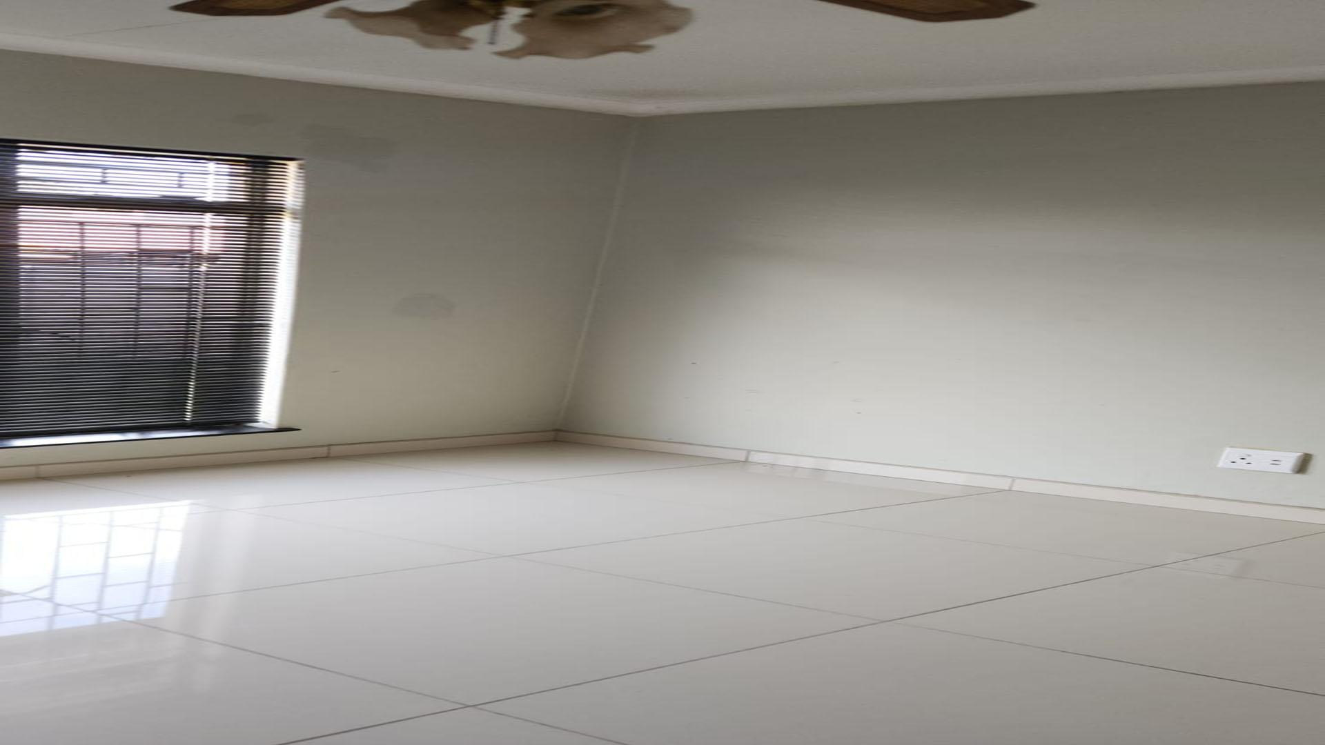 Bed Room 2 of property in Secunda