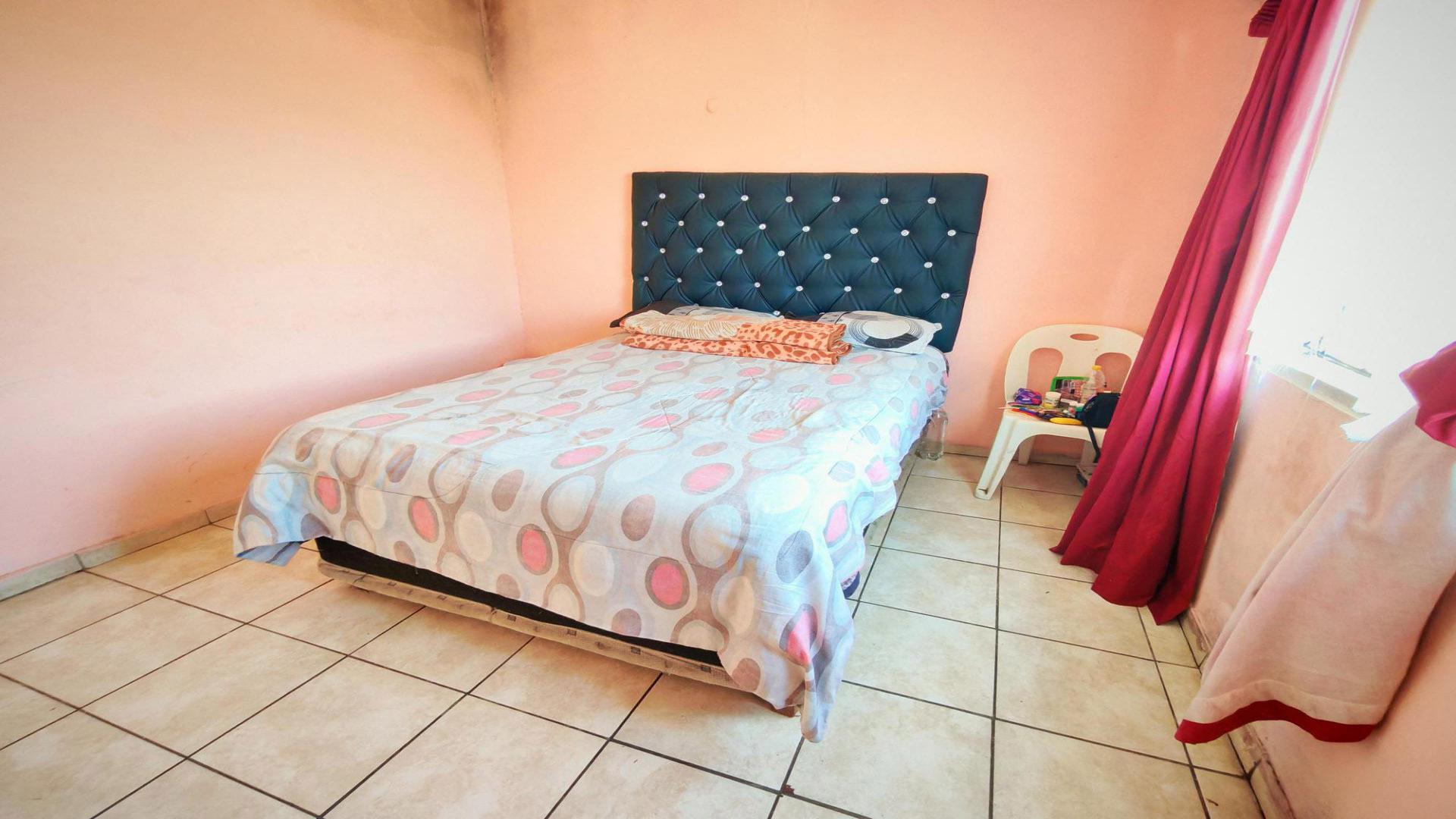 Bed Room 2 of property in Northdale (PMB)