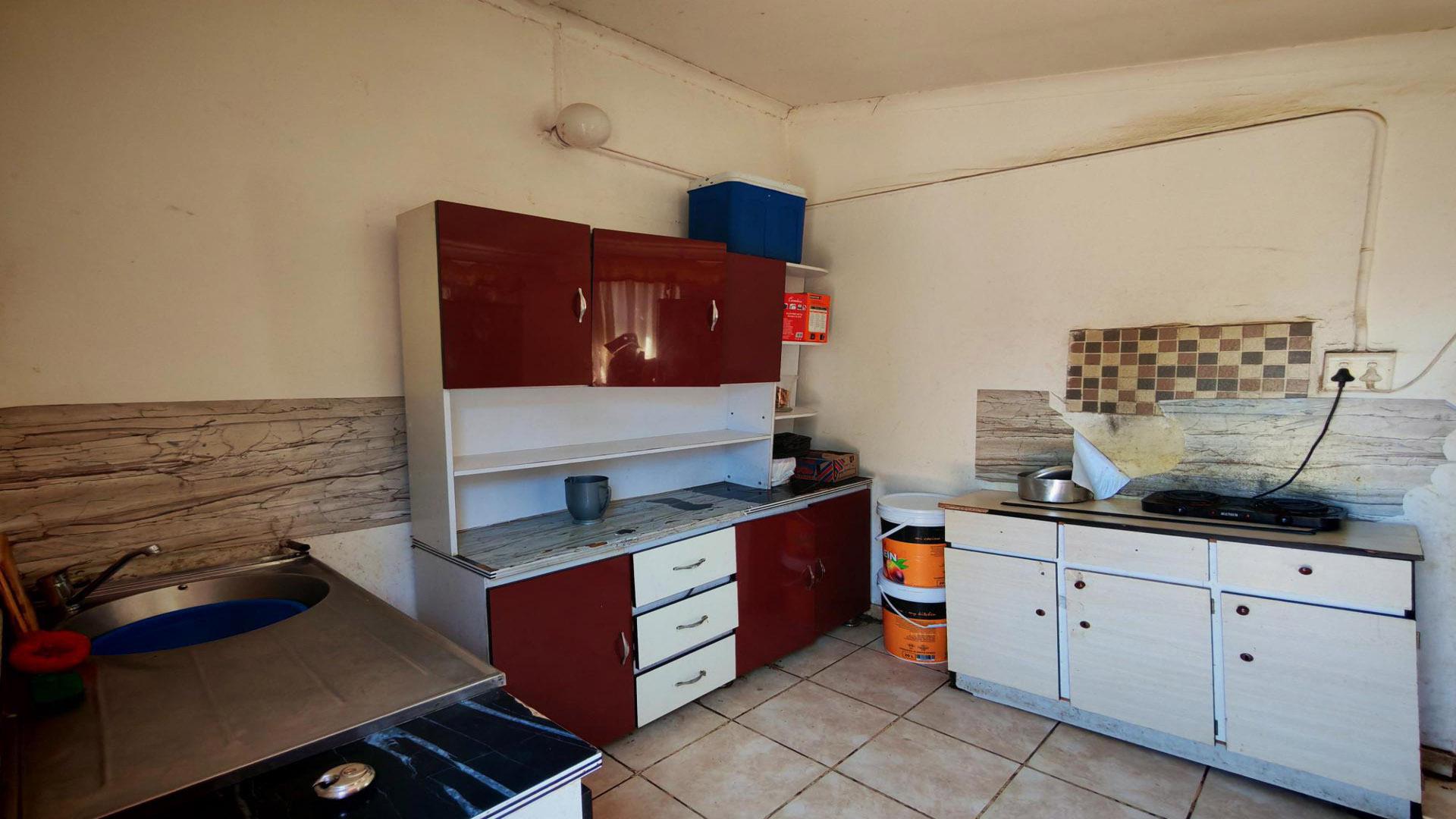 Kitchen of property in Northdale (PMB)