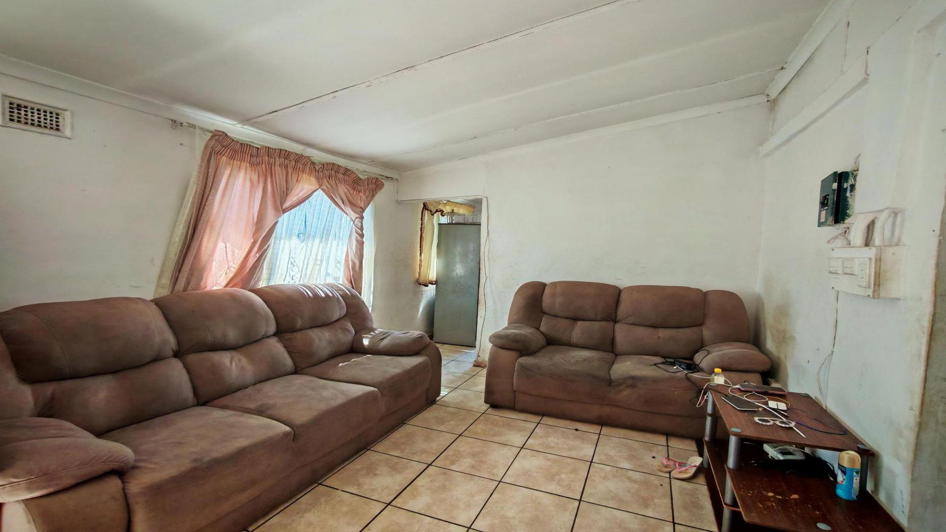 Lounges of property in Northdale (PMB)
