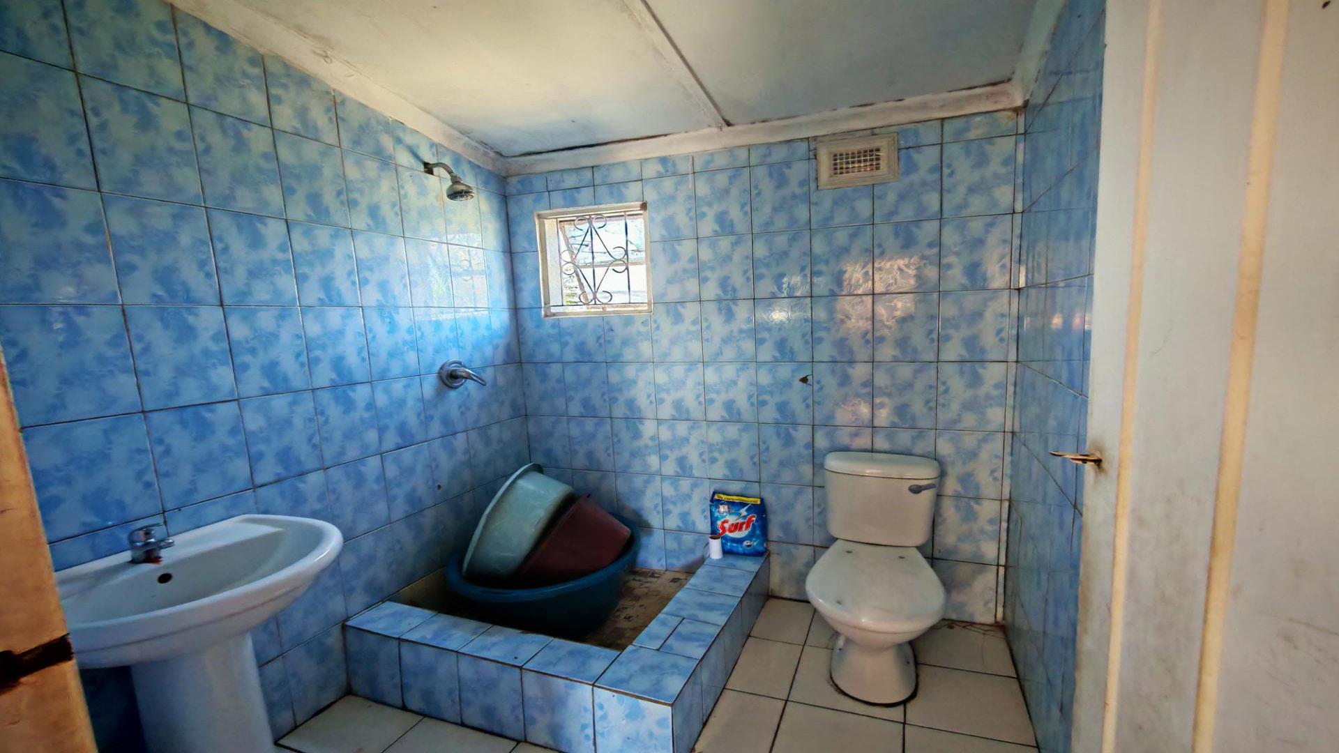 Bathroom 1 of property in Northdale (PMB)