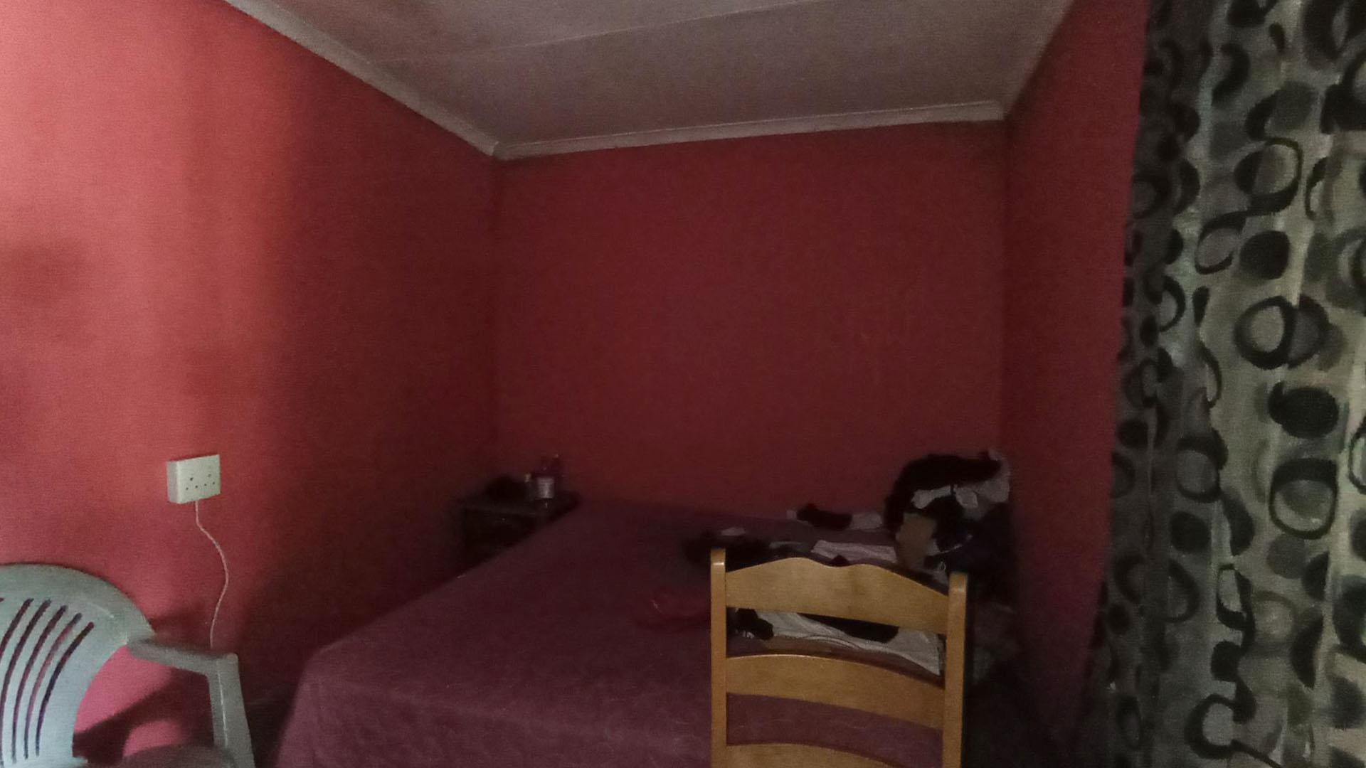 Flatlet - 57 square meters of property in Parktown Estate