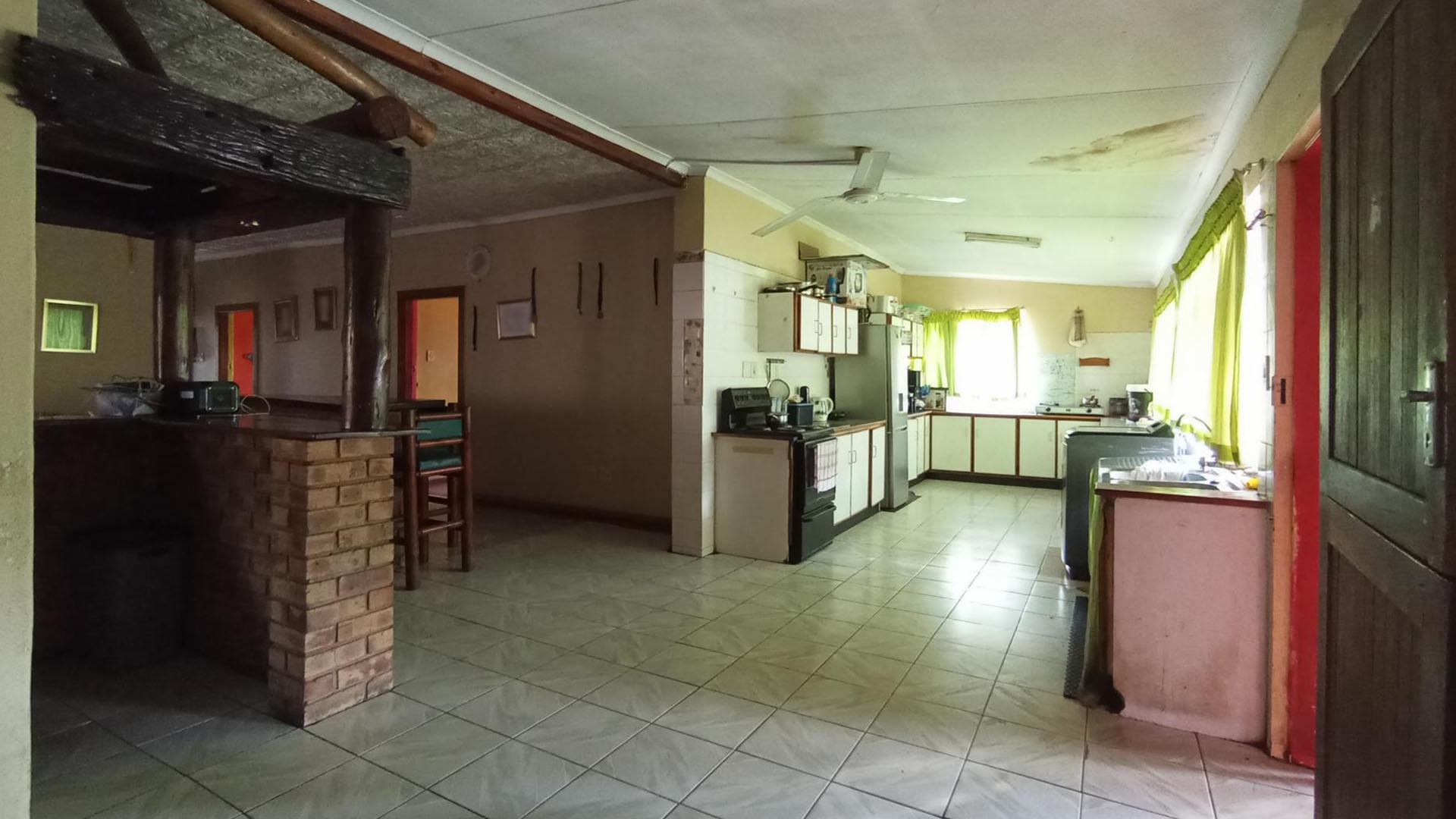 Dining Room - 12 square meters of property in Parktown Estate