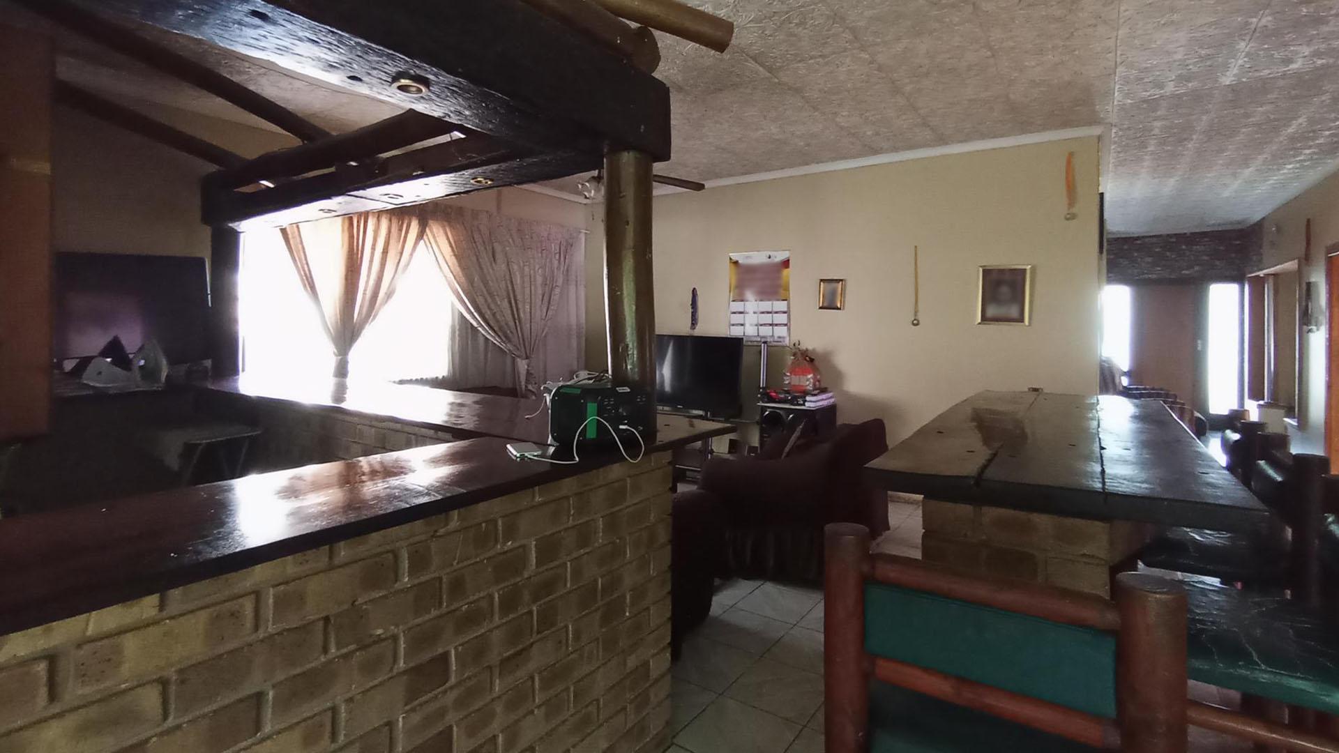 Lounges - 53 square meters of property in Parktown Estate