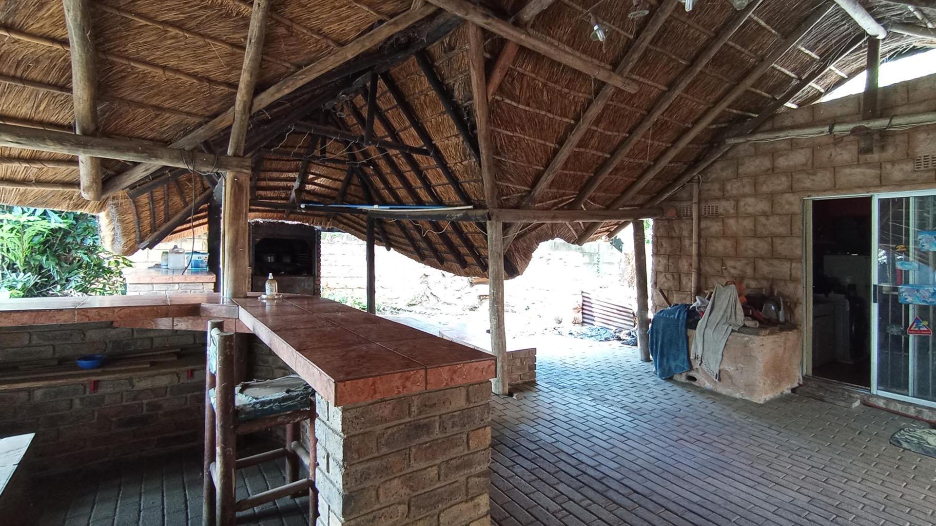 Patio - 45 square meters of property in Parktown Estate