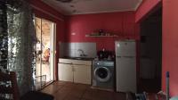 Flatlet - 57 square meters of property in Parktown Estate