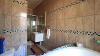 Main Bathroom - 8 square meters of property in Parktown Estate