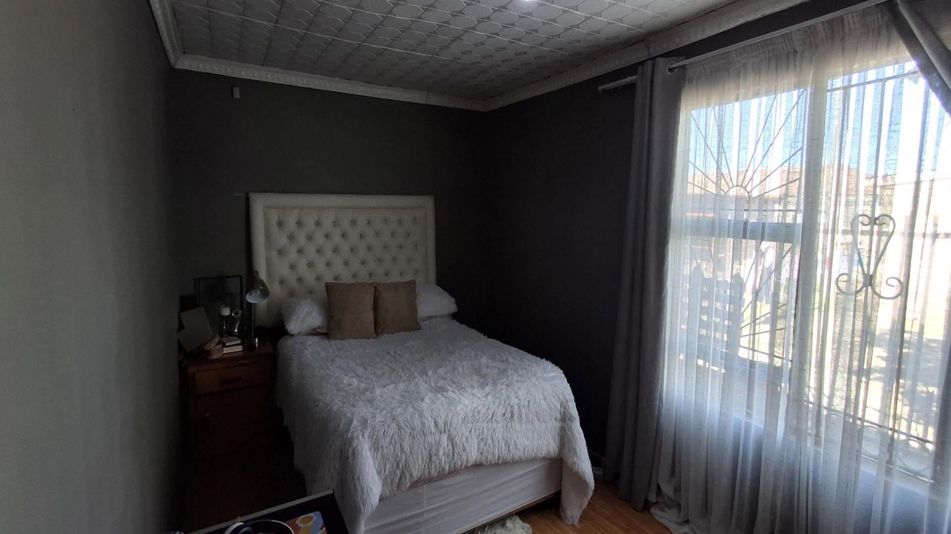 Bed Room 2 of property in Bloemfontein