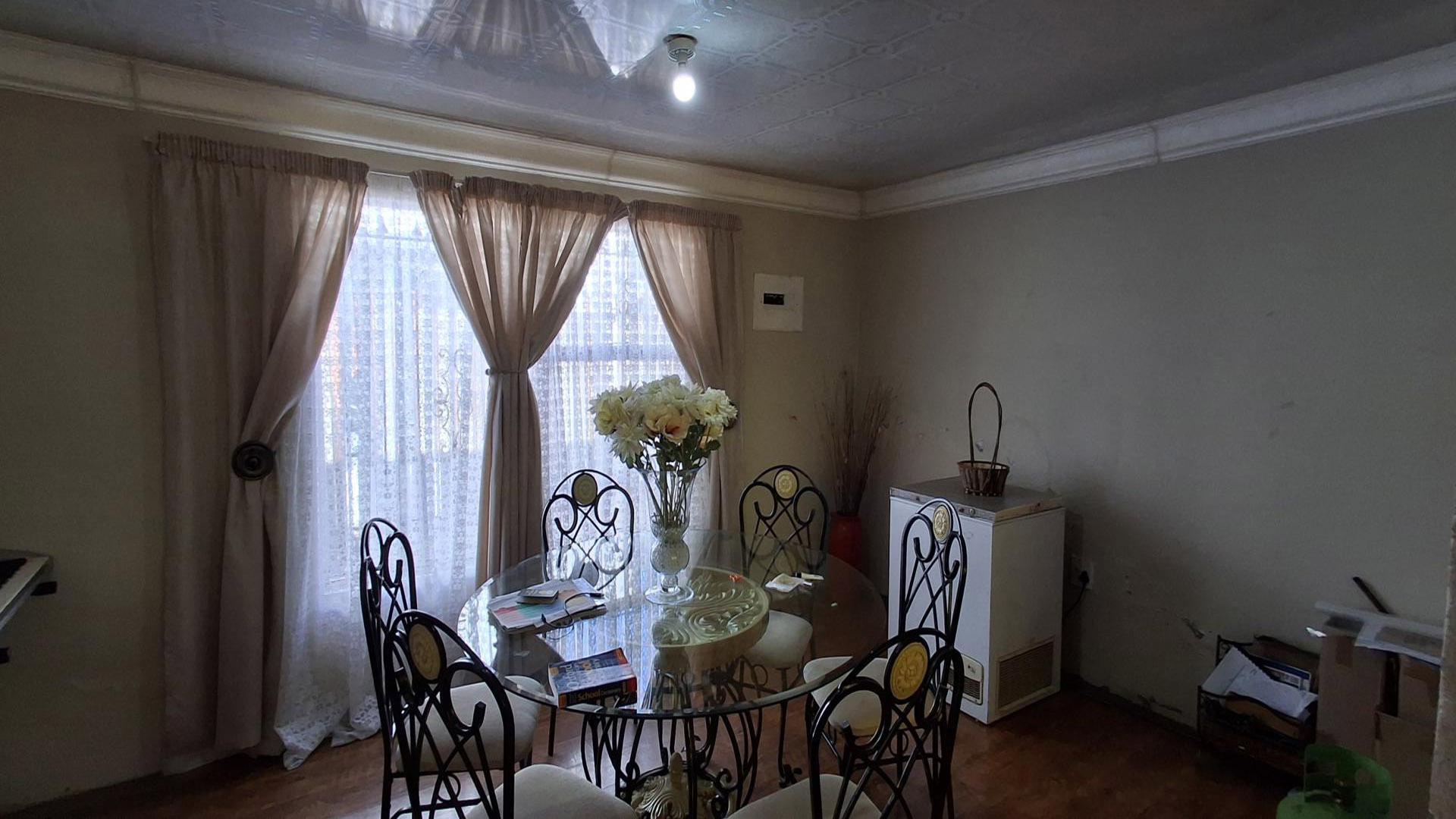 Dining Room of property in Bloemfontein