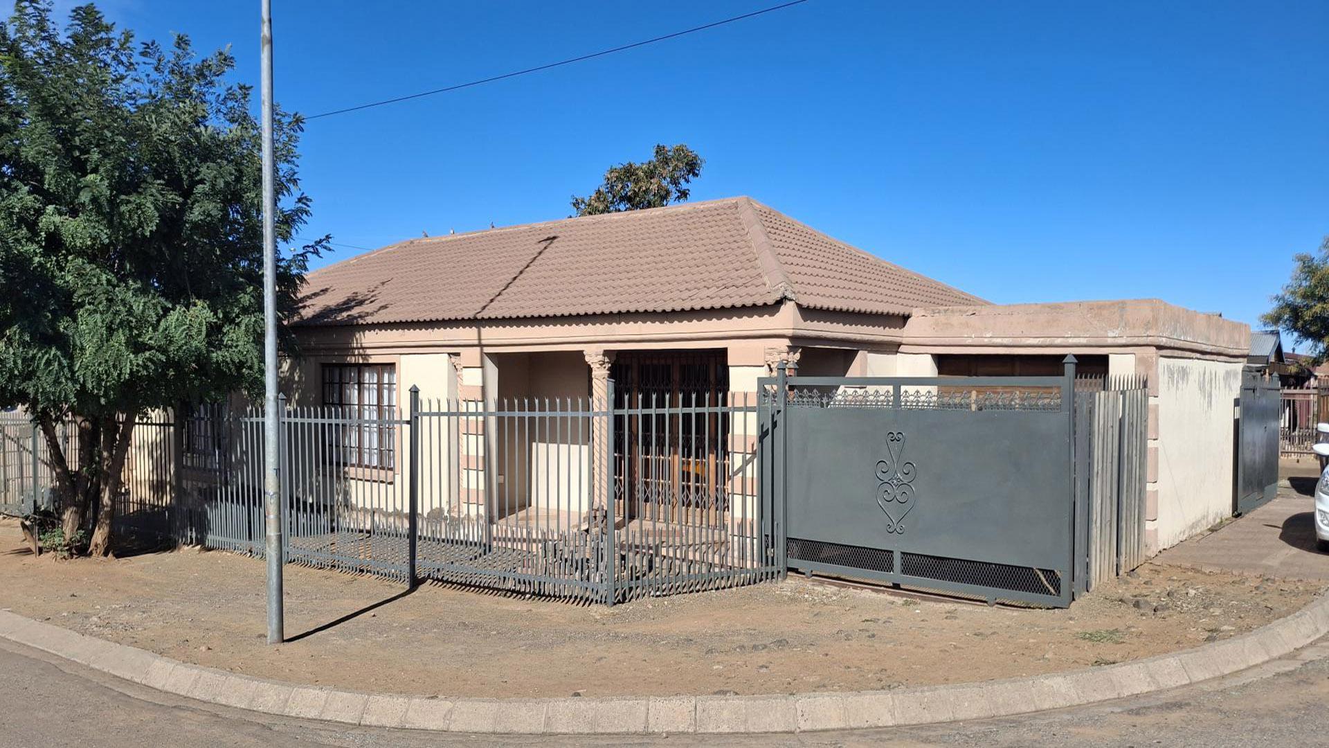 Front View of property in Bloemfontein
