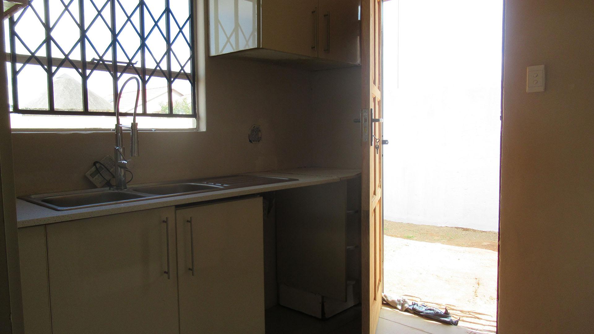 Kitchen - 9 square meters of property in Crystal Park