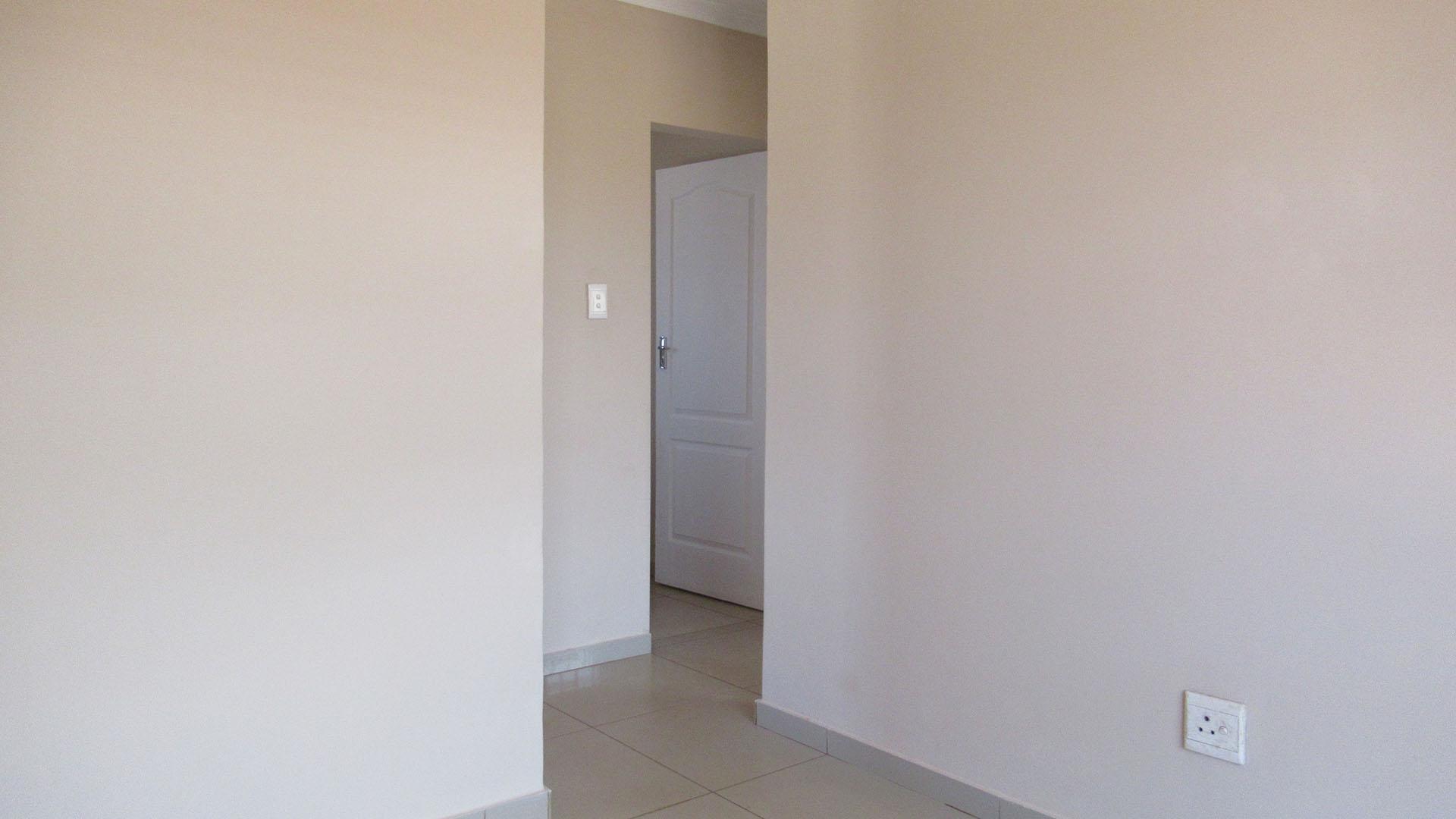 Lounges - 11 square meters of property in Crystal Park