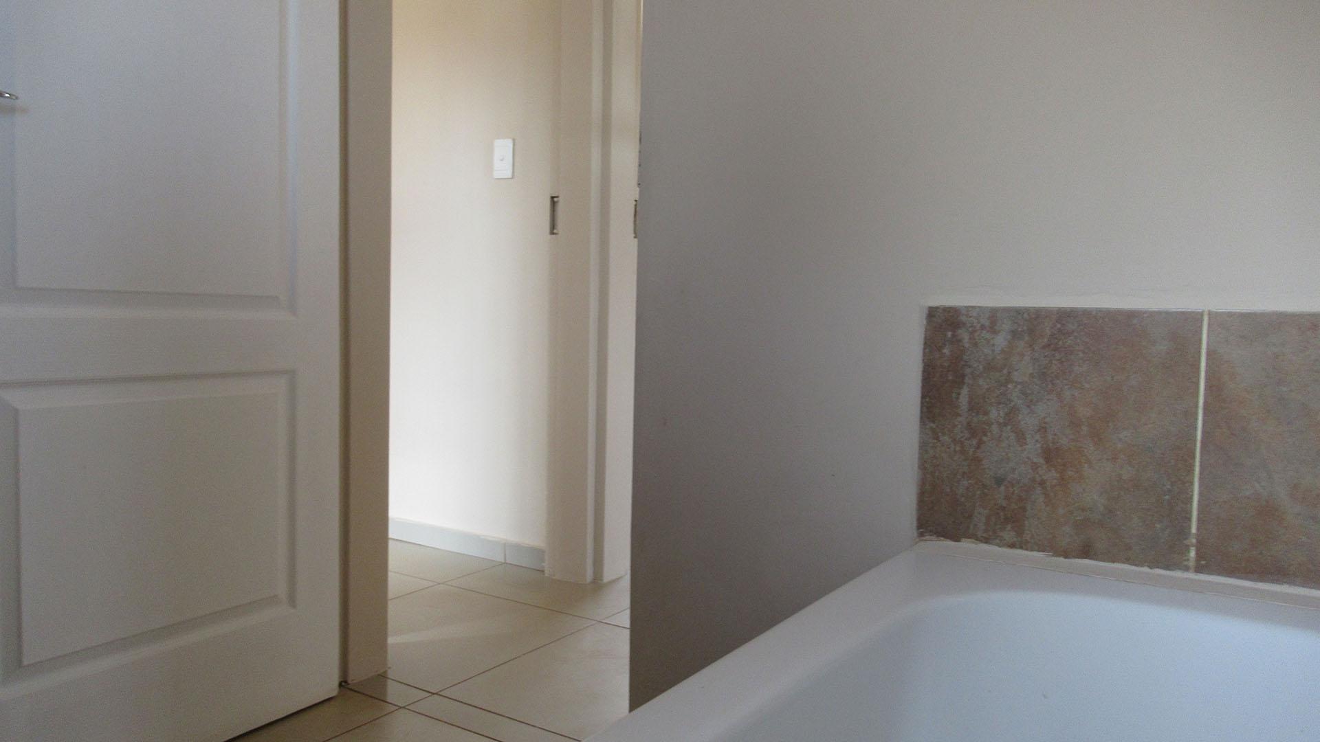Bathroom 1 - 5 square meters of property in Crystal Park