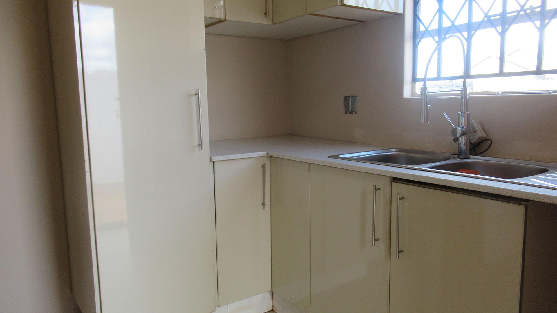 Kitchen - 9 square meters of property in Crystal Park