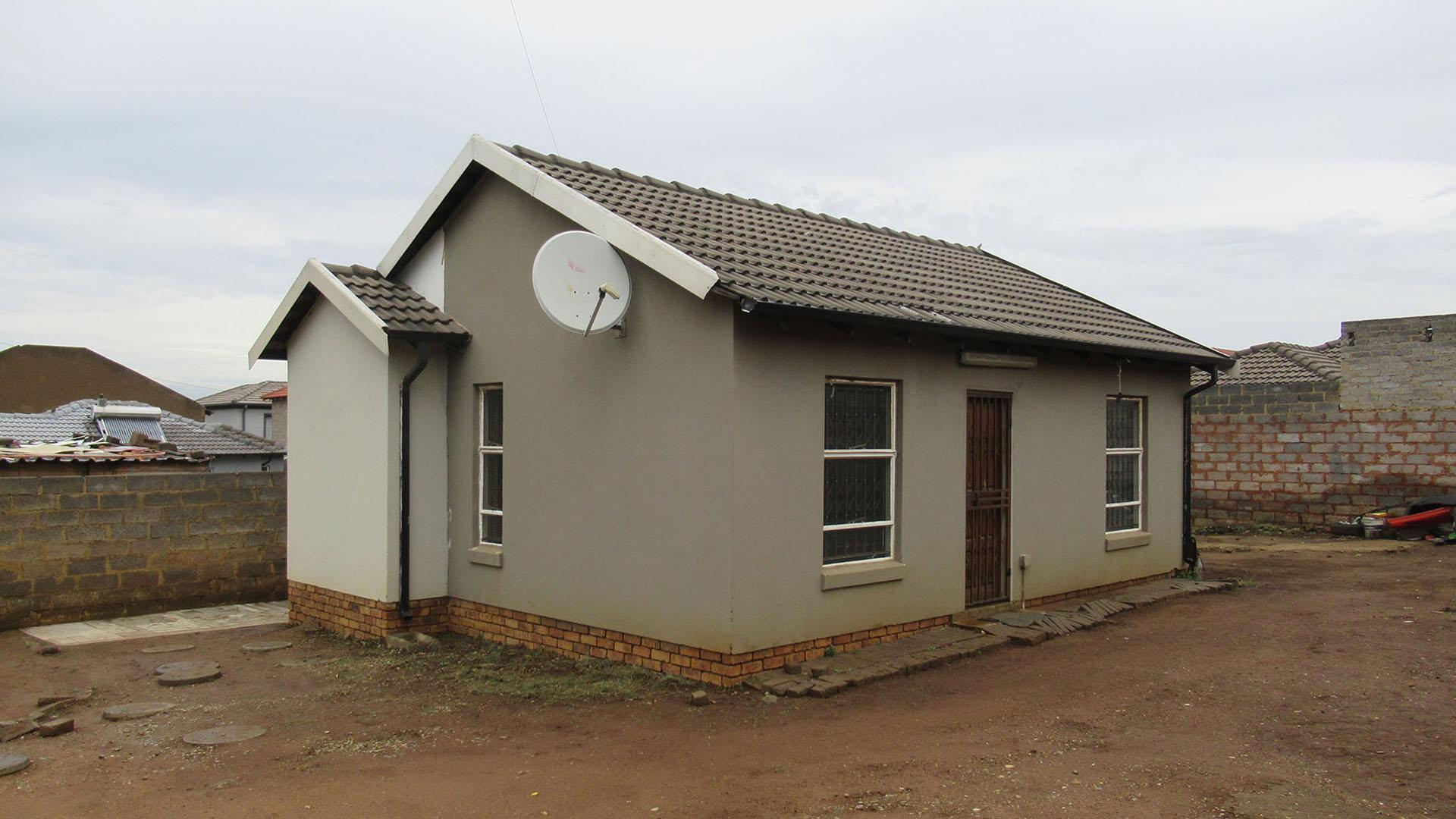 Front View of property in Devland