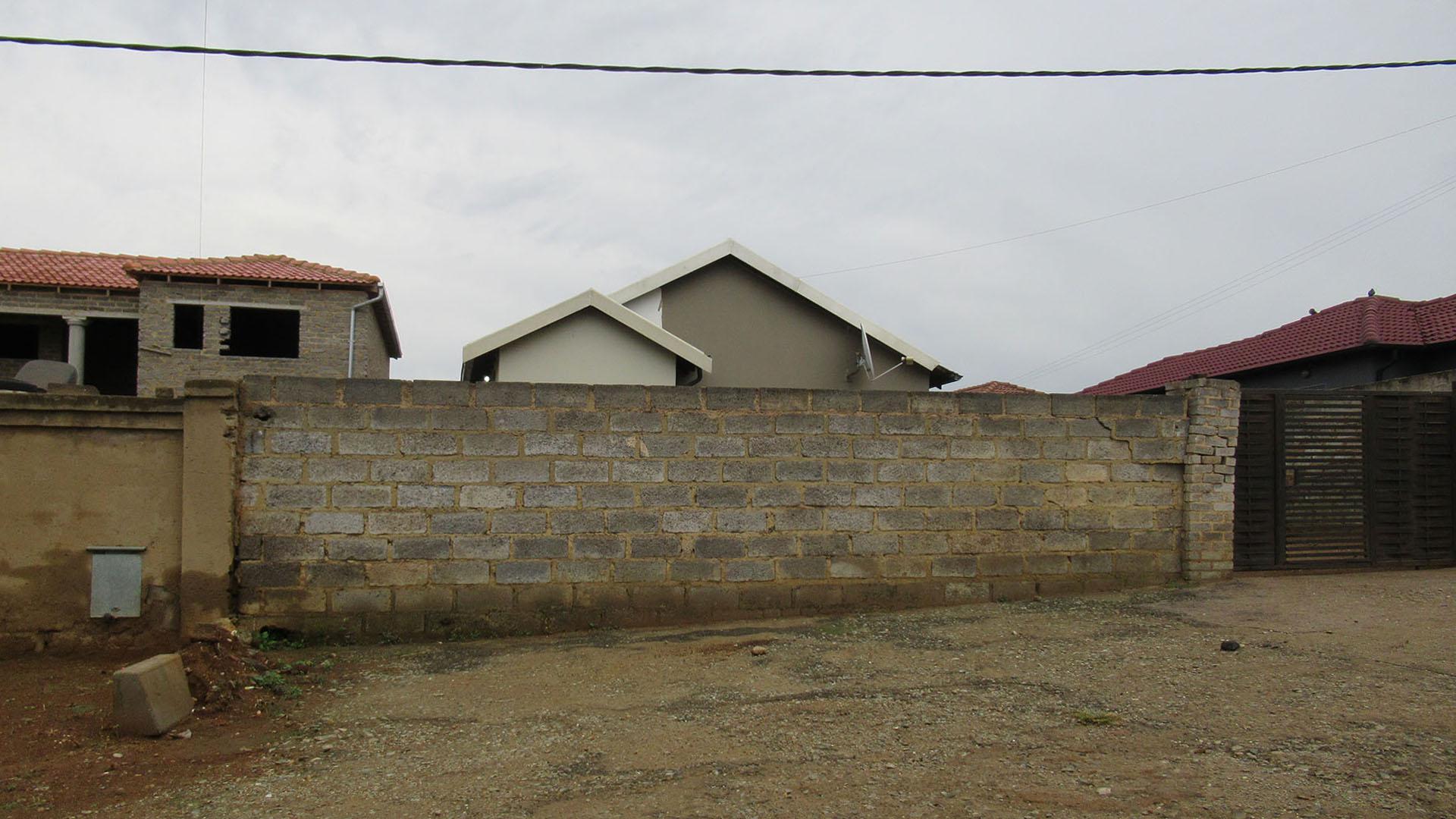 Front View of property in Devland