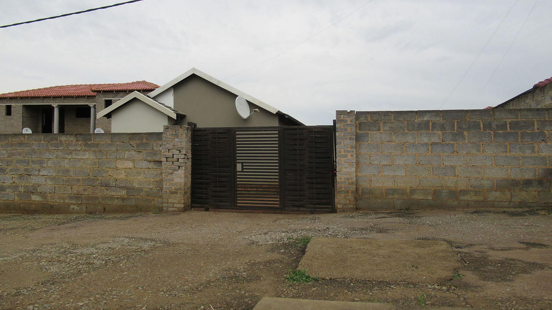 Front View of property in Devland