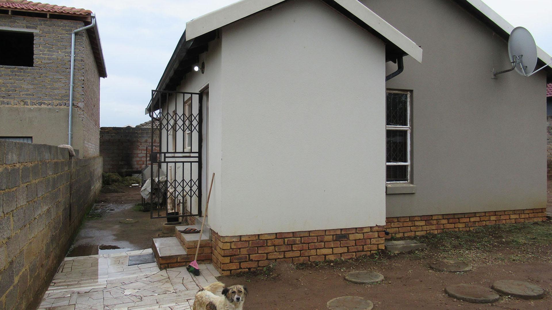 Front View of property in Devland