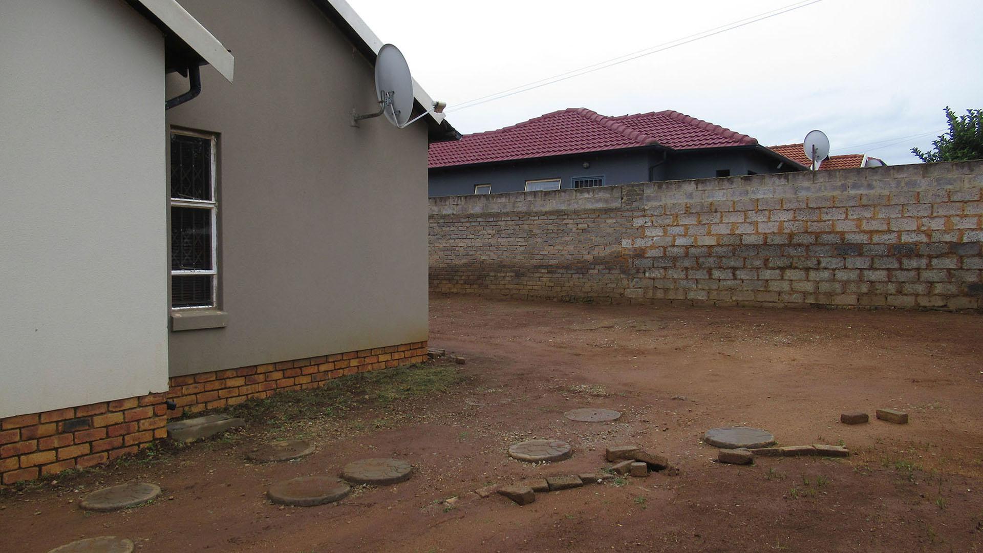 Front View of property in Devland