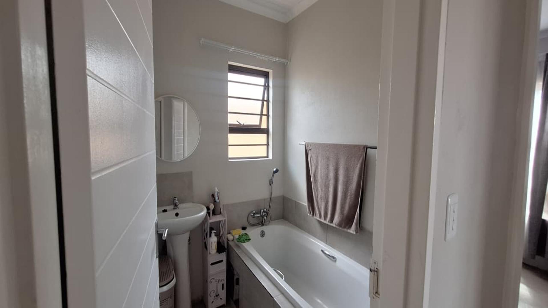 Bathroom 2 - 5 square meters of property in Tirong 