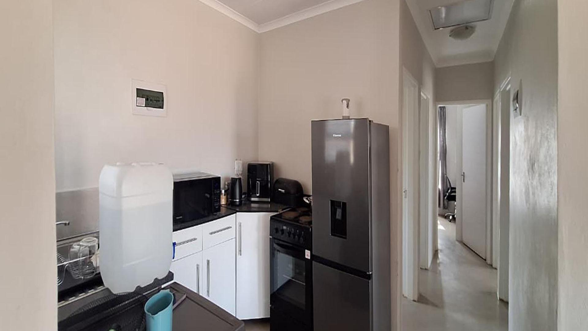 Kitchen - 6 square meters of property in Tirong 