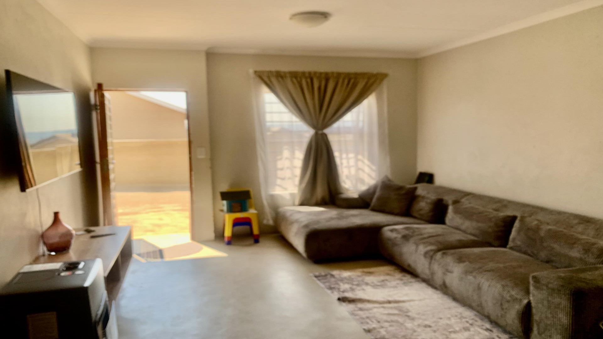 Lounges - 16 square meters of property in Tirong 