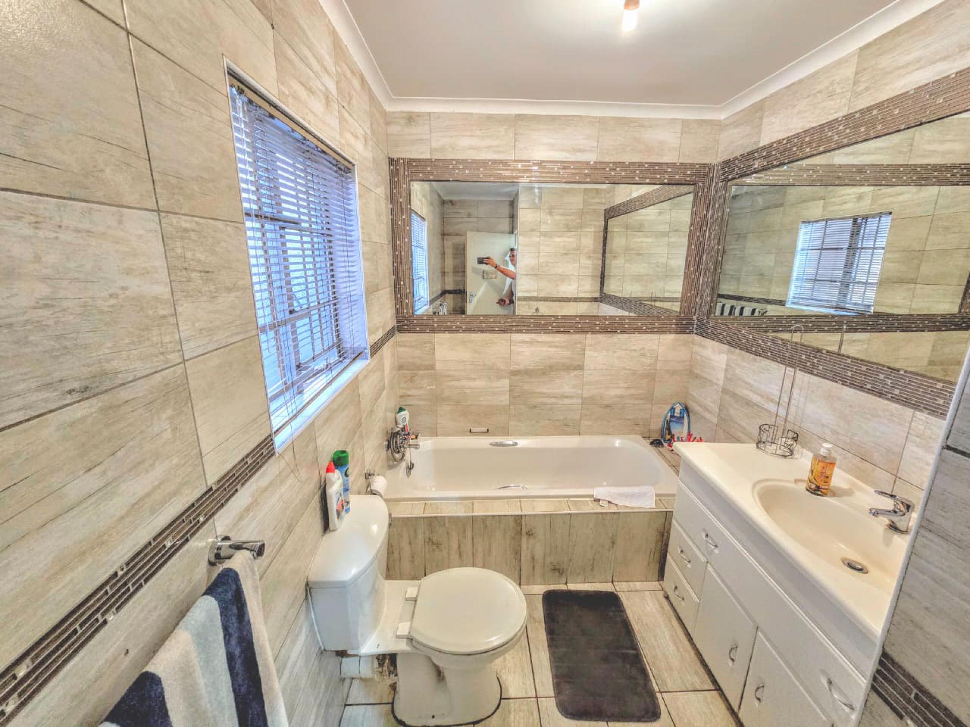  of property in Montana Park